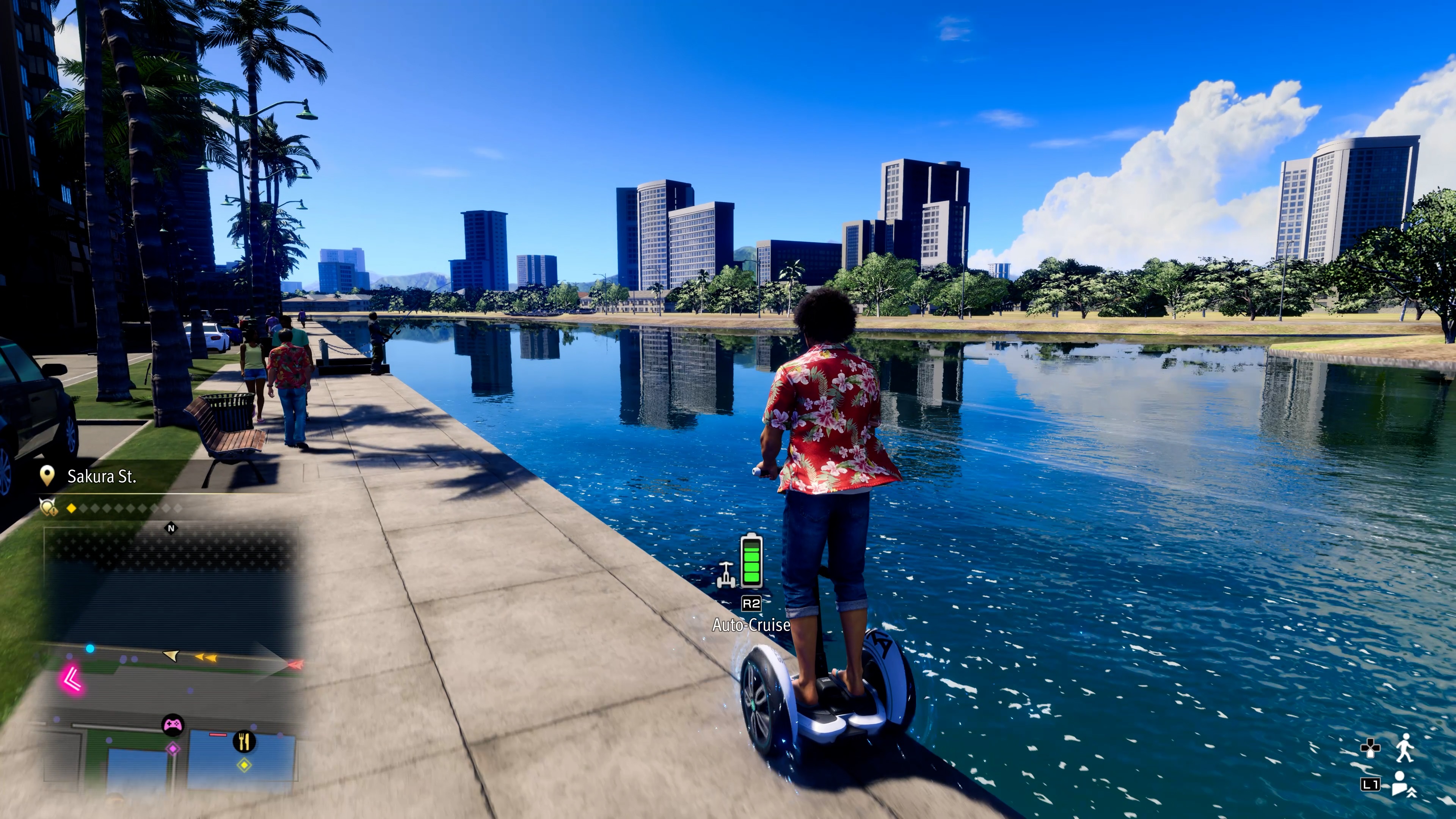 Like A Dragon Infinite Wealth - Ichiban conduit un scooter électrique de type Segway sur un trottoir près d'une rivière à l'extérieur de la ville d'Honolulu