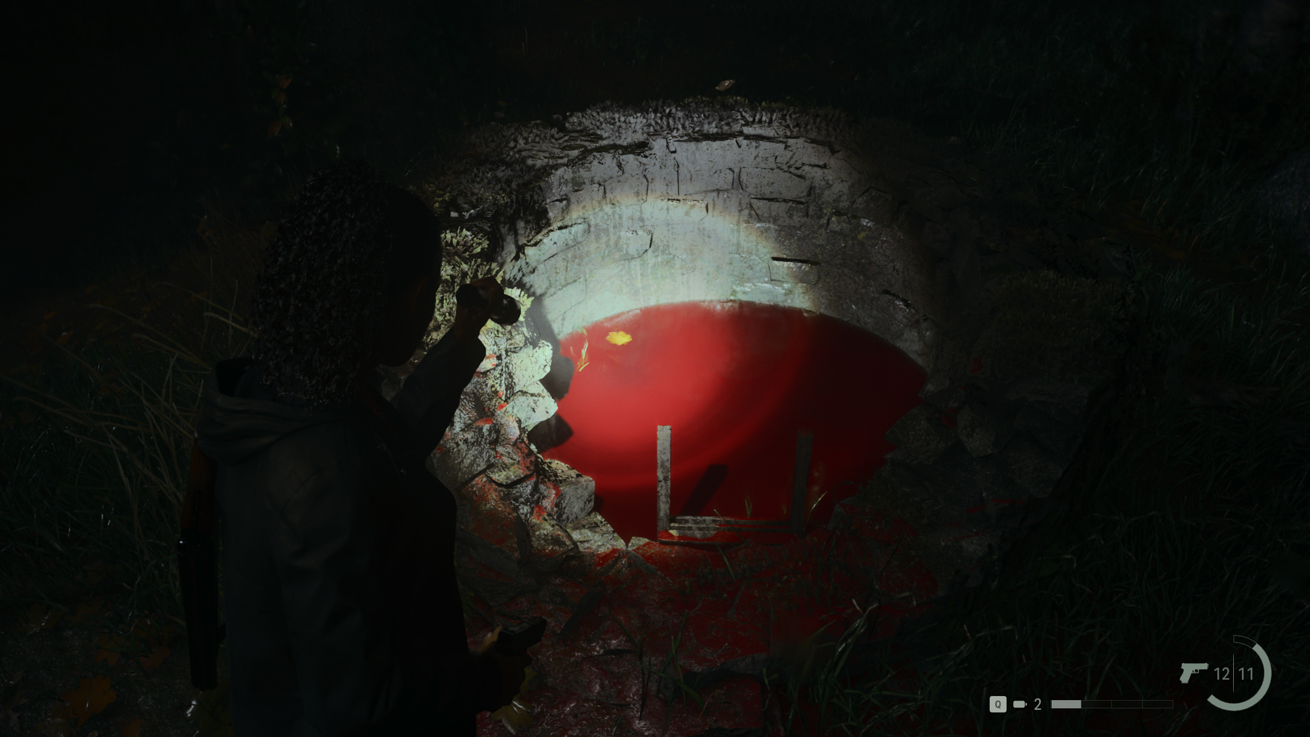 Alan Wake 2 - Saga allume sa torche dans un puits rempli de sang